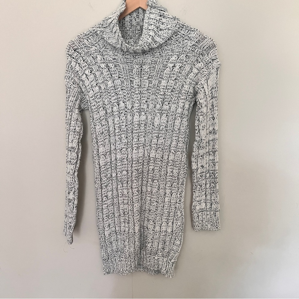 Boohoo Knit Grey Turtle Neck Sweater - Medium/Large